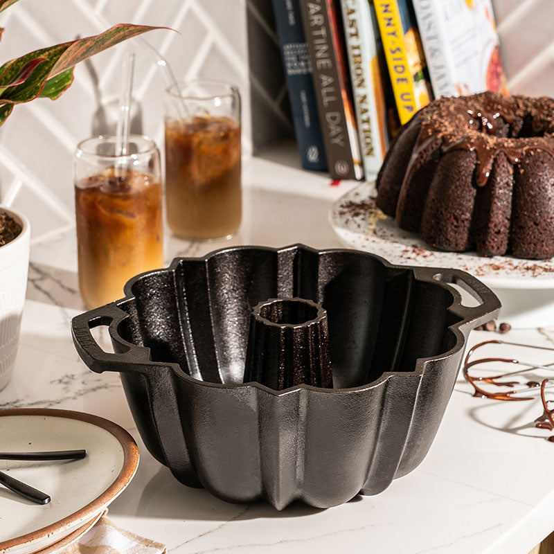 Seasoned Cast Iron Fluted Cake Pan - Lodge